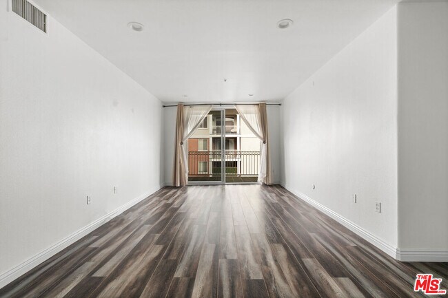 3740 Santa Rosalia Dr Unit 326