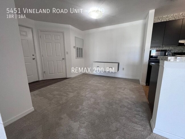 Photo - 5451 Vineland Rd