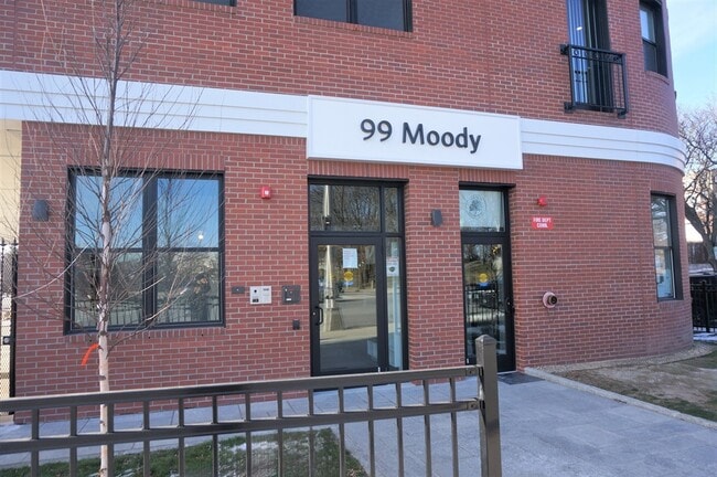Building Photo - 99 Moody St Unit 5