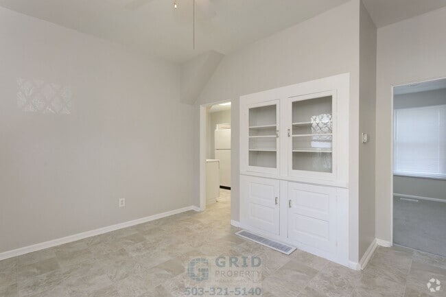 Building Photo - Charming 3 Bedroom Craftsman Home Availabl...