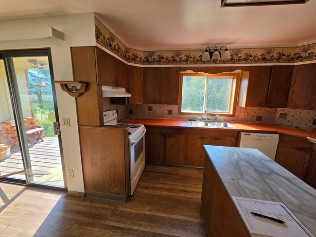 1885 Rocky Creek Rd