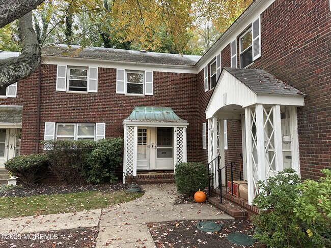 Building Photo - 102 Manor Dr Unit 911