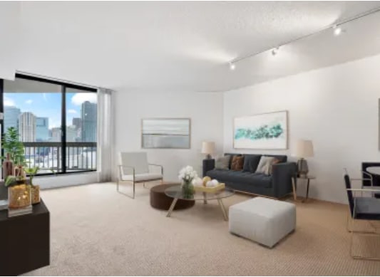 Photo - 728 N Dearborn St