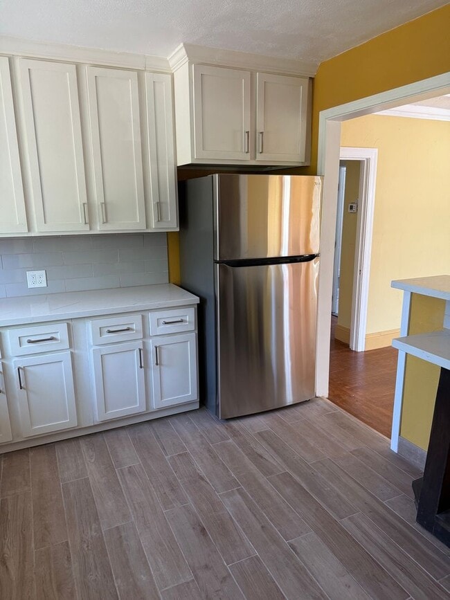 667 65th St Unidad Front House