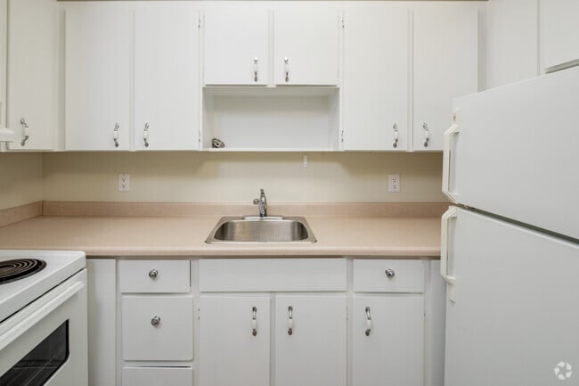Studio - 589SF - Kitchen - Burnaby Centre