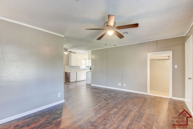 Photo - 1806 NW Lincoln Ave