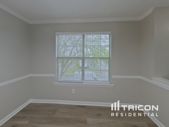 Photo - 800 Lorraine Ln