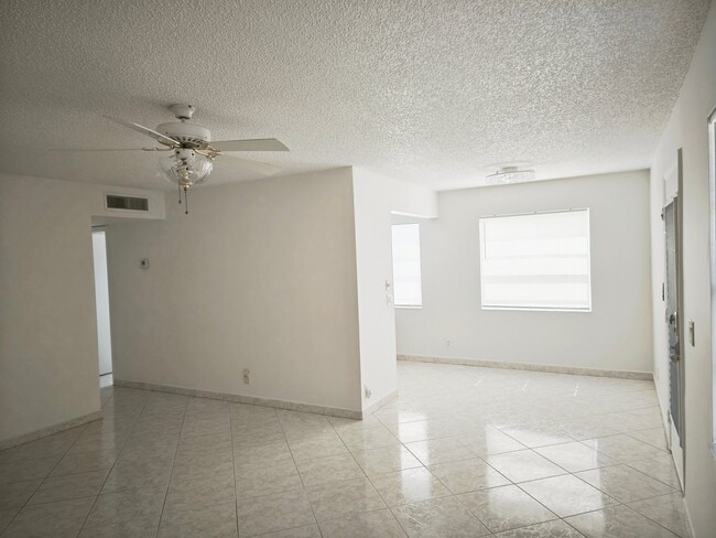Photo - 122 Normandy Ln