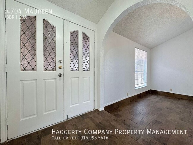 Photo - 4704 Maureen-