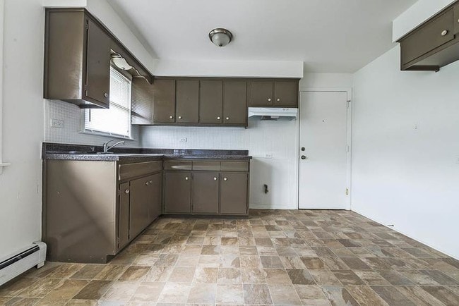 Photo - 14015 S Tracy Ave