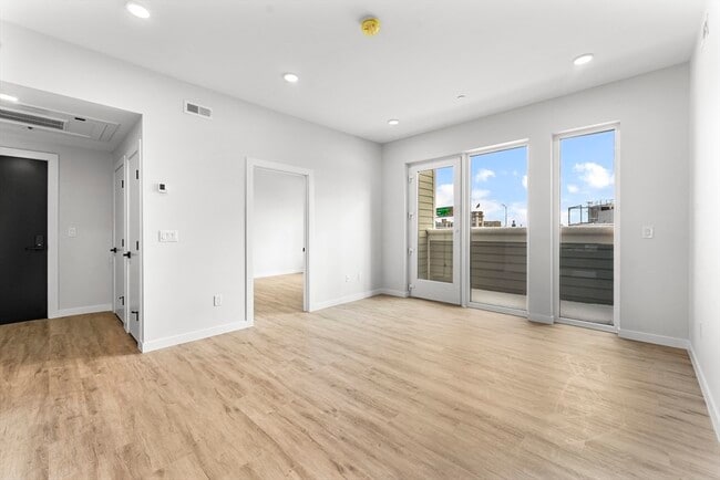 Building Photo - 24-28 Mt Pleasant St Unit 406