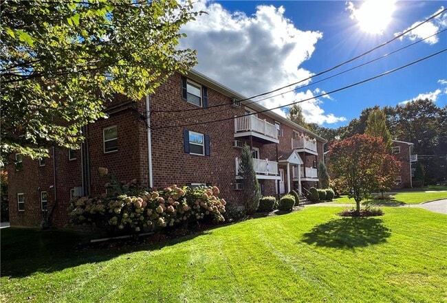 Building Photo - 395 Mendon Rd