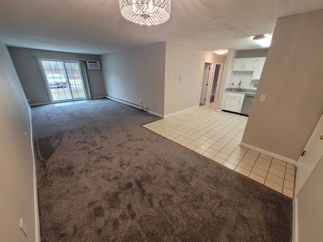 $2100 - First Floor 2 Bed / 1 Bath Condomi... - $2100 - First Floor 2 Bed / 1 Bath Condomi... Unit 3