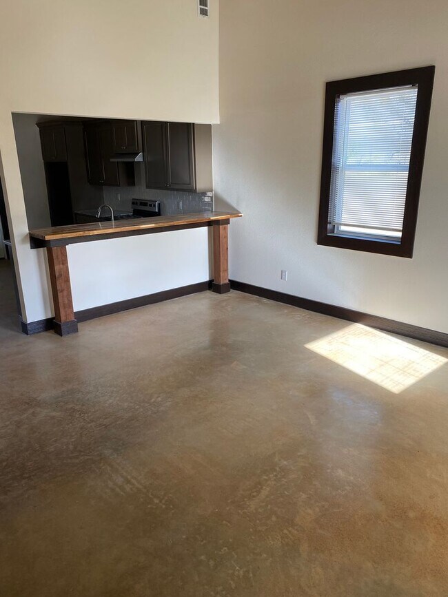 Photo - 3/2 with Office Barndo on Large Lot