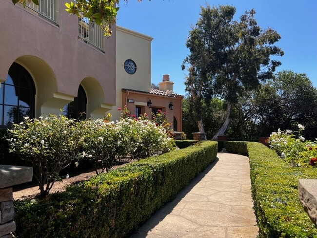 Photo - Hidden Gem at the End of the Cul-de-Sac!