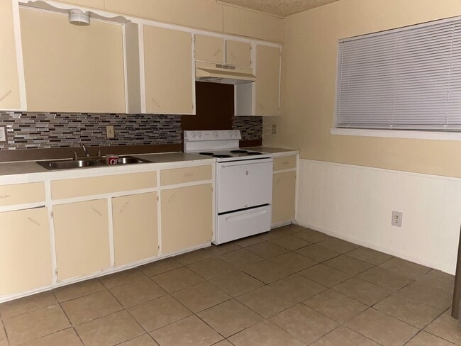 Building Photo - Nicely remodeled 2 bedroom, 1 bath apartment homes minutes from Fort Hood Unit 803-8