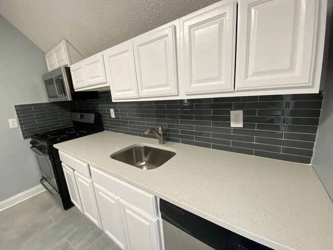 Photo - 363 Sherman Ave Unit 3rd Fl