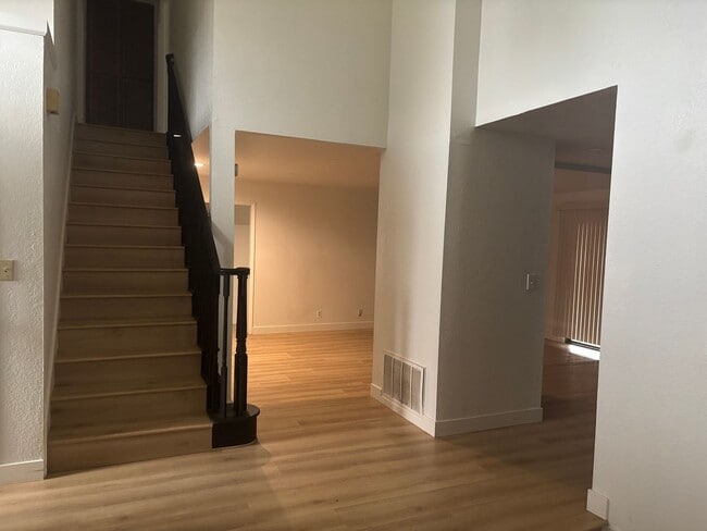 Photo - Beautiful Fair Oaks 4/2!  BIG HOUSE  **See details below for viewings**