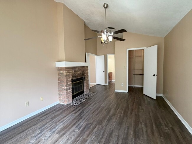 Photo - 625 Remington Oak Dr
