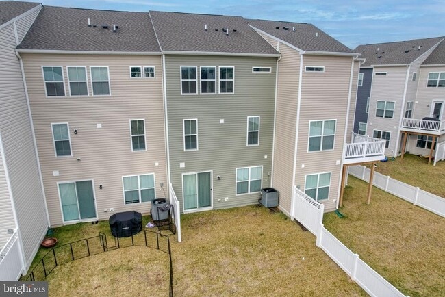 Photo - 345 Andrew Ct