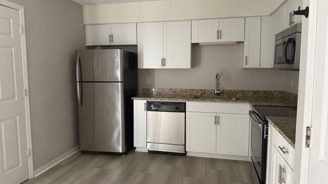Photo - 8016 Thelen St