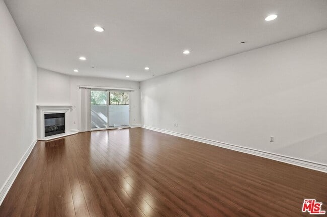 Photo - 1500 Purdue Ave Unidad 204