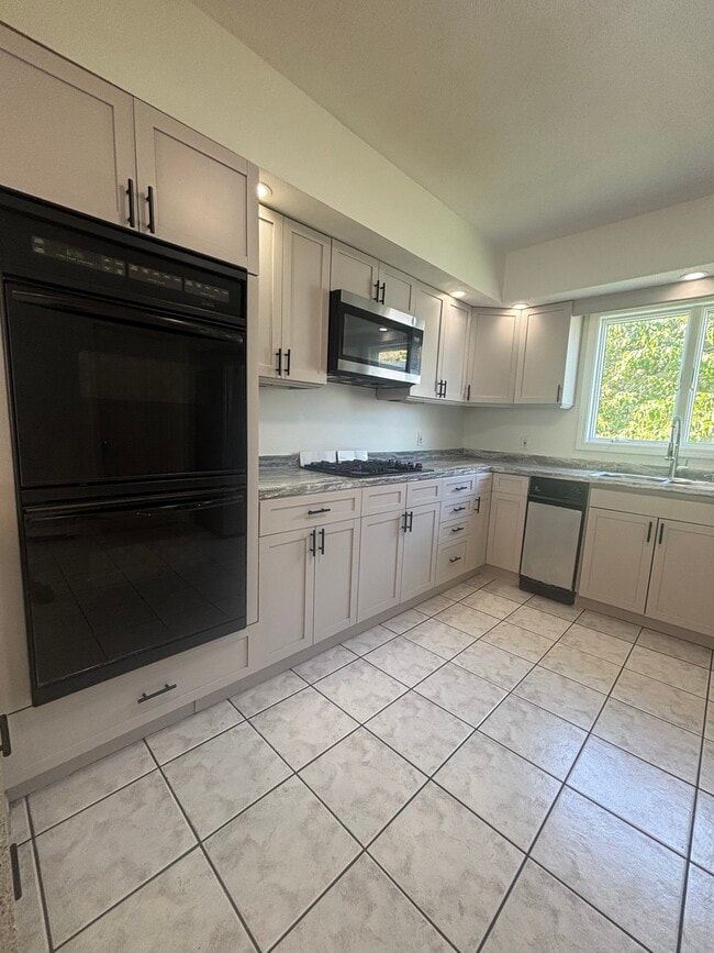 Photo - 33 Appleton St Unit 2