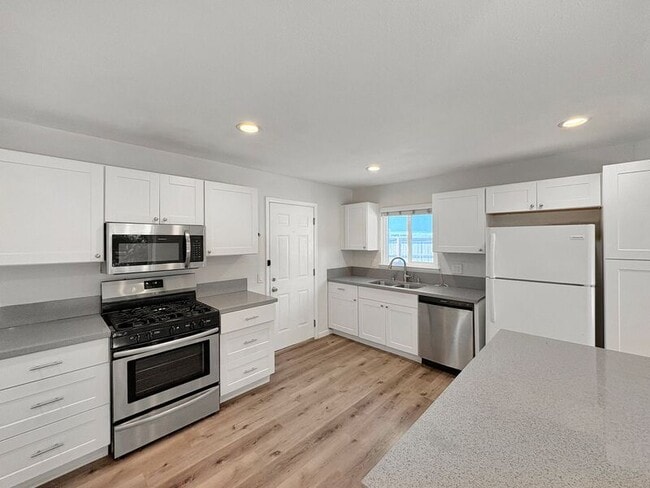 552 Luna Dr