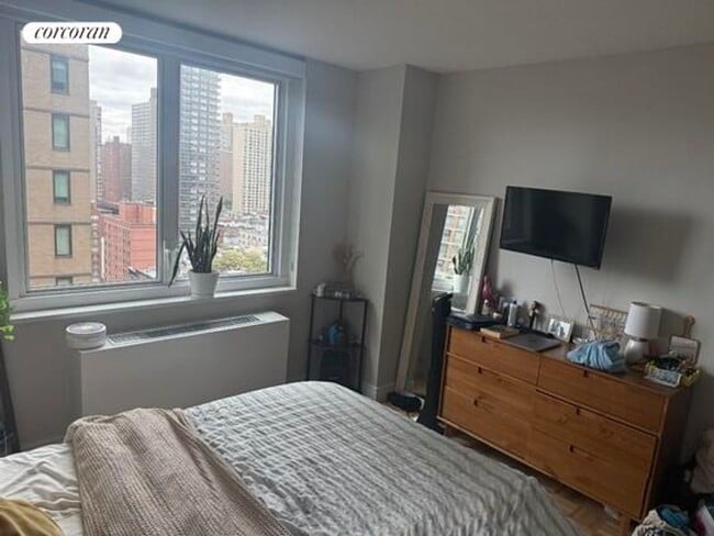 Photo - 205 E 95th St