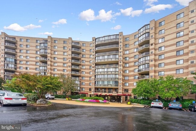 Photo - 8350 Greensboro Dr Apartment Unit 920
