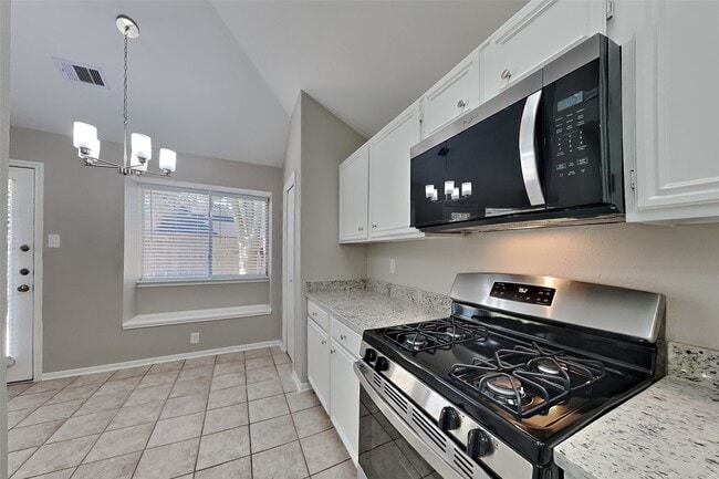 Photo - 17423 Saxon Dr