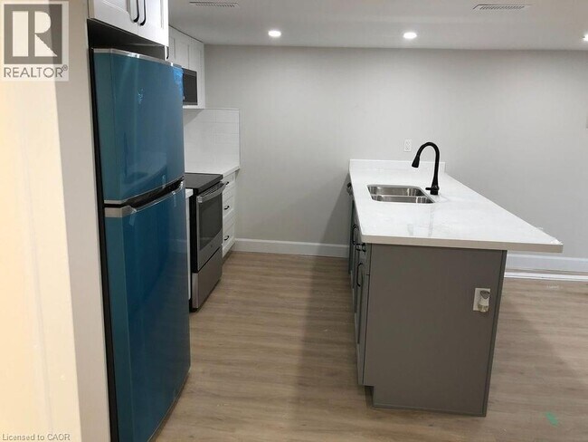 Photo - 277 E 34th St