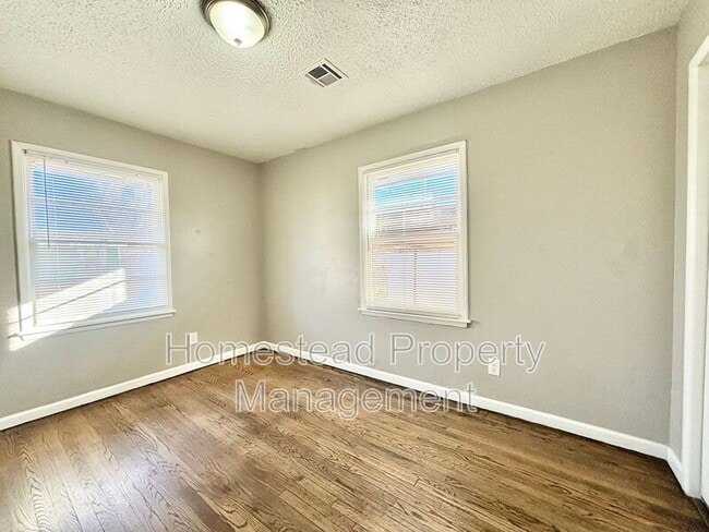 Photo - 2500 SW 48th St