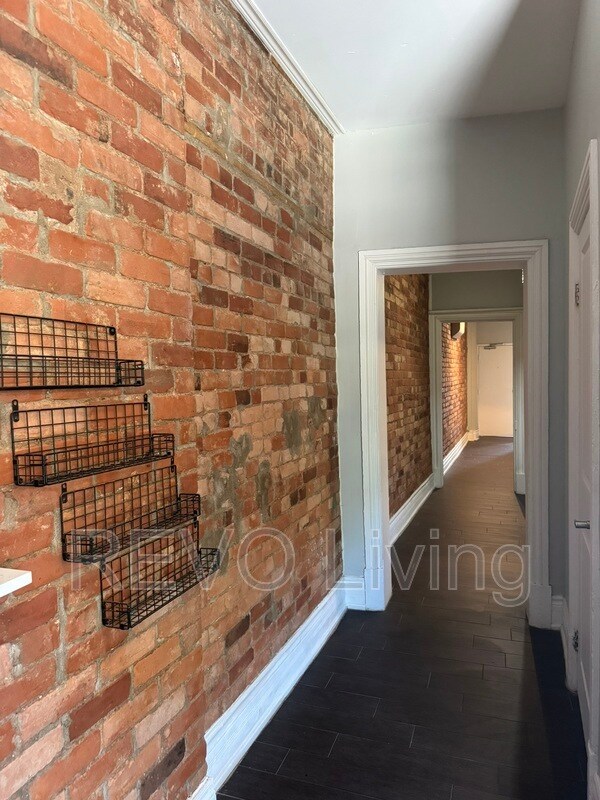 Photo - 477-477 King St E