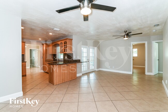 Photo - 528 SE 17th Ave