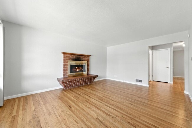 Building Photo - 1123 Hudson St Rental