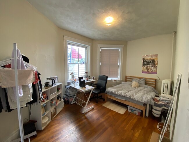 Photo - 1355 Commonwealth Ave Unidad #4