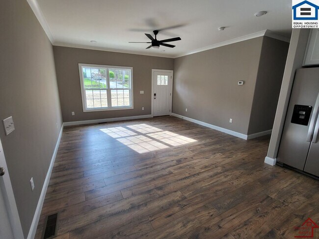 Photo - 165 Lakeshire Dr