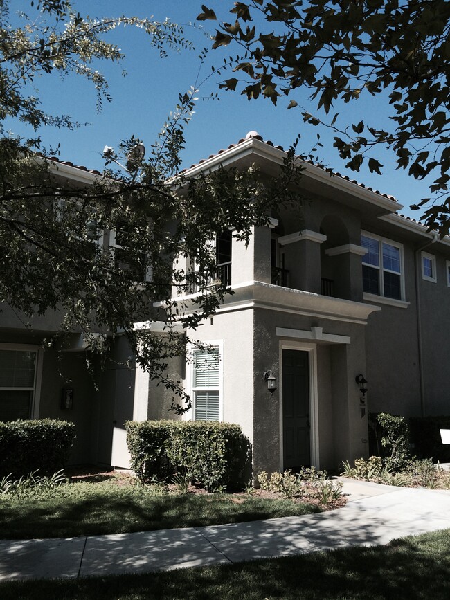 Building Photo - 27352 Oaktree Pl Rental