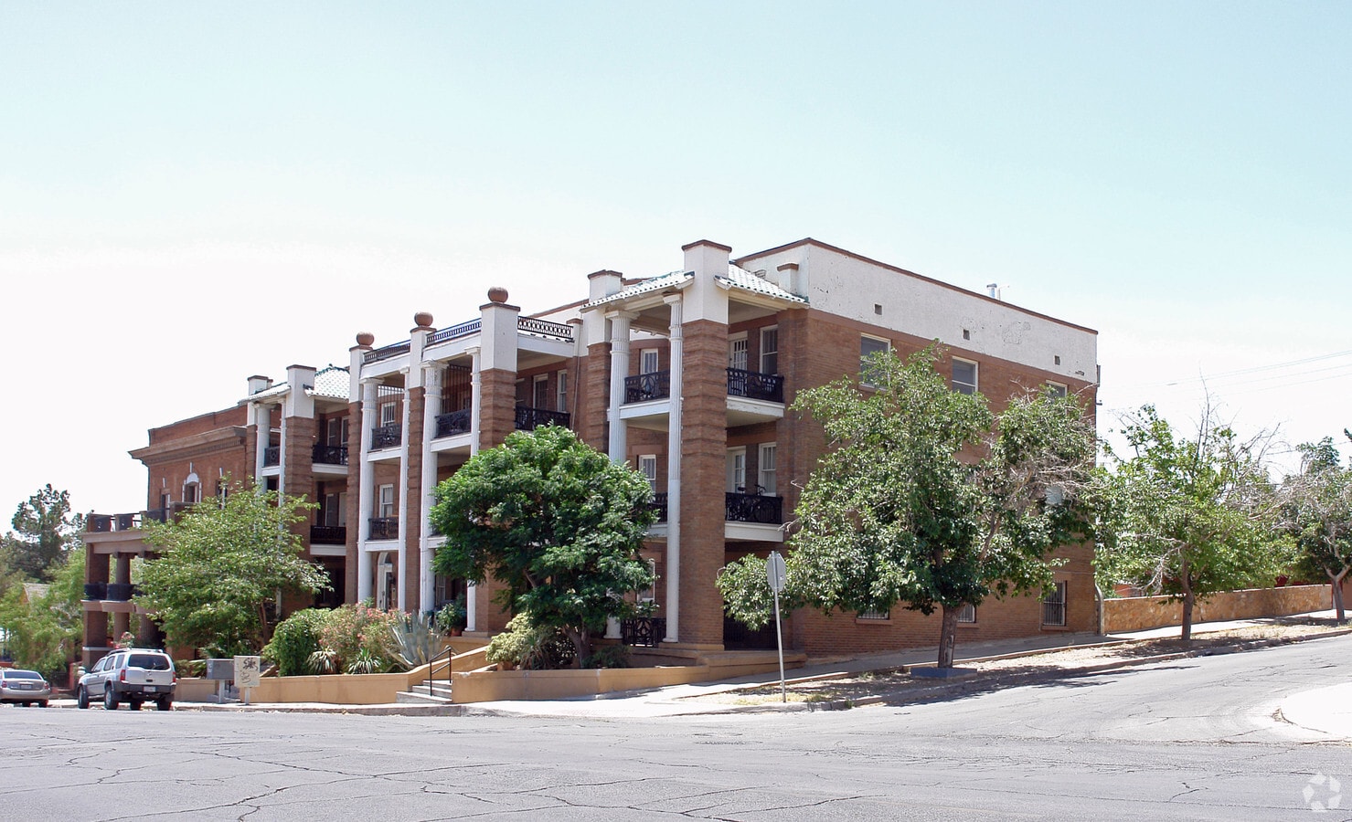 Photo - 1217-1219 N Oregon St Apartments