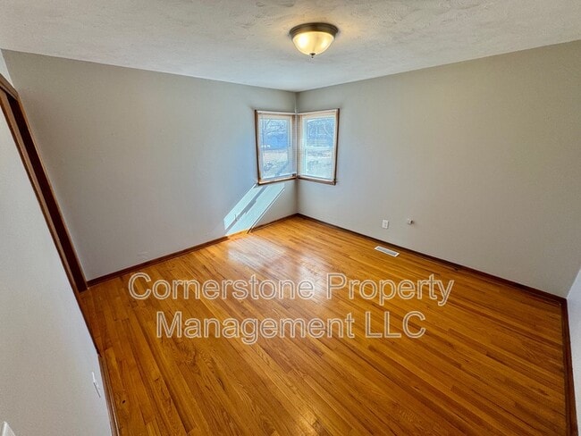 Photo - 202 W Bridge St