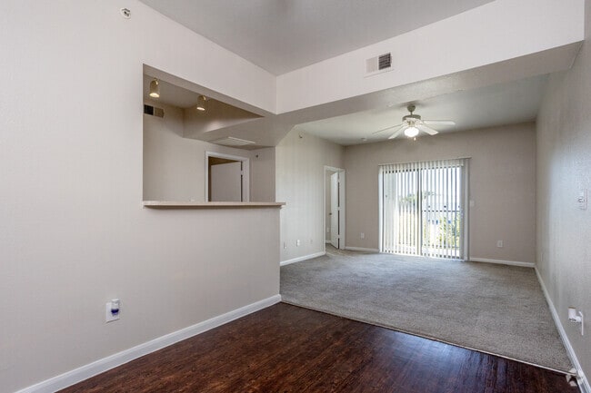 1BR, 1BA - 709SF - Dining/Living Area - St. Augustine Estate Apartments