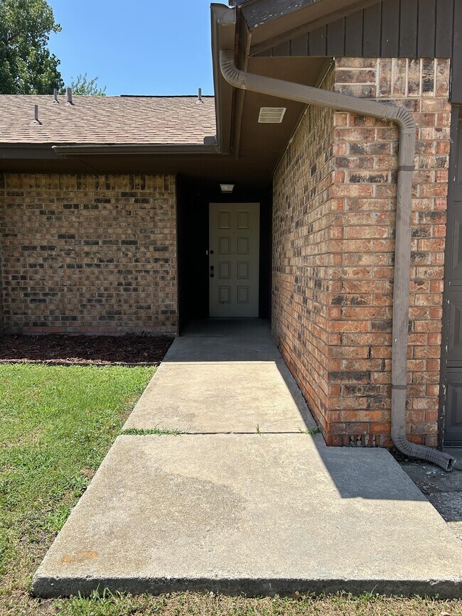 Photo - 214 Falcon Ct