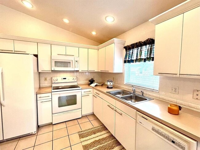 Photo - 1485 Donegan Rd