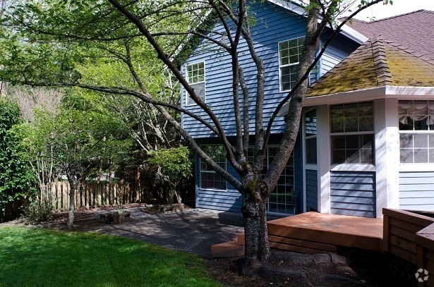 Building Photo - Traditional 4-Bedroom Home Near Microsoft ...