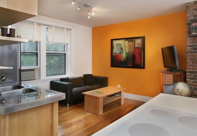 Photo - 114 Strathmore Rd Unidad 305