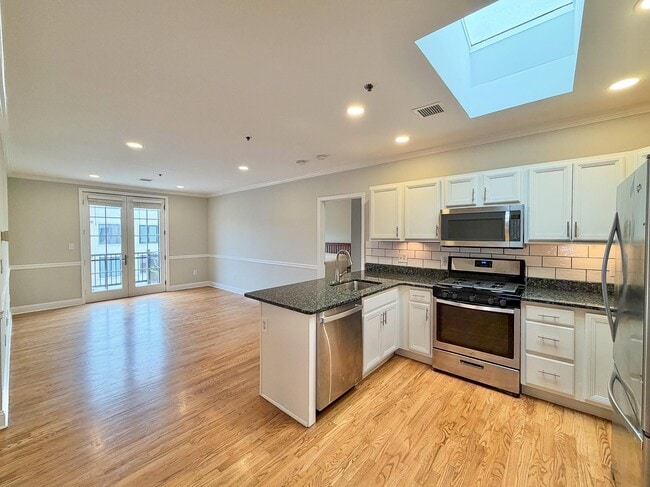 Building Photo - 501 9th St Unit 614