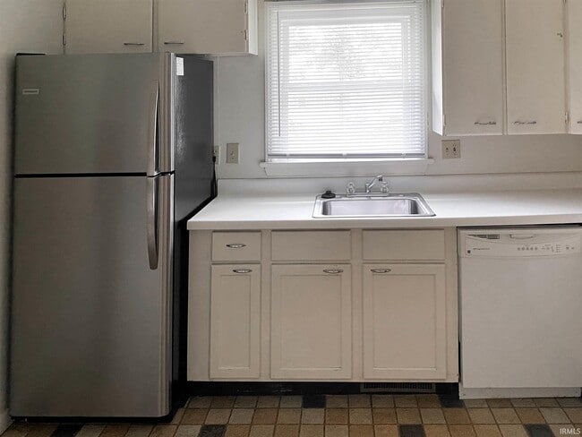 Photo - 703 S High St