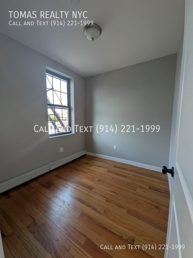 Building Photo - 776 E 233rd St