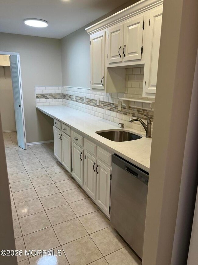 Building Photo - 229 Medford Ct Unit (A)